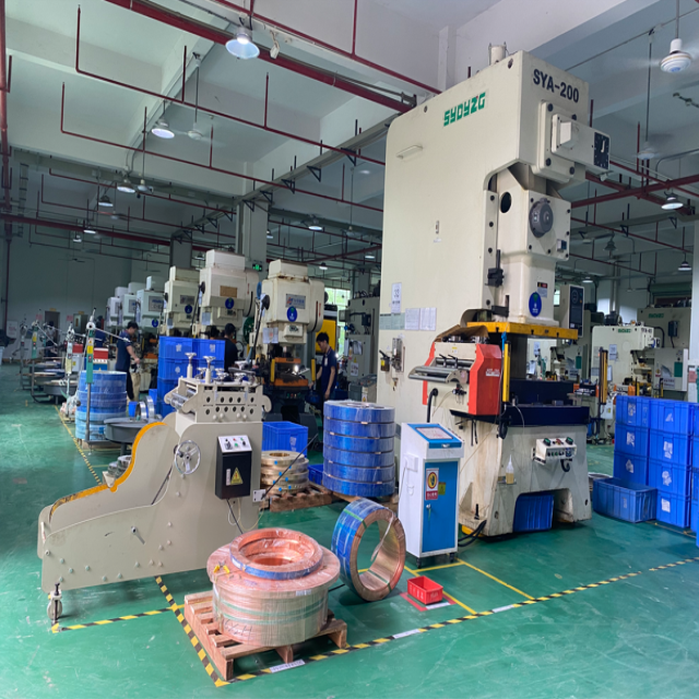 冲压车间_惠州市精工精金属制品有限公司