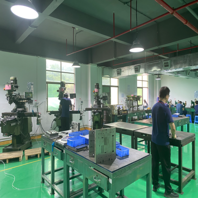 模房车间_惠州市精工精金属制品有限公司